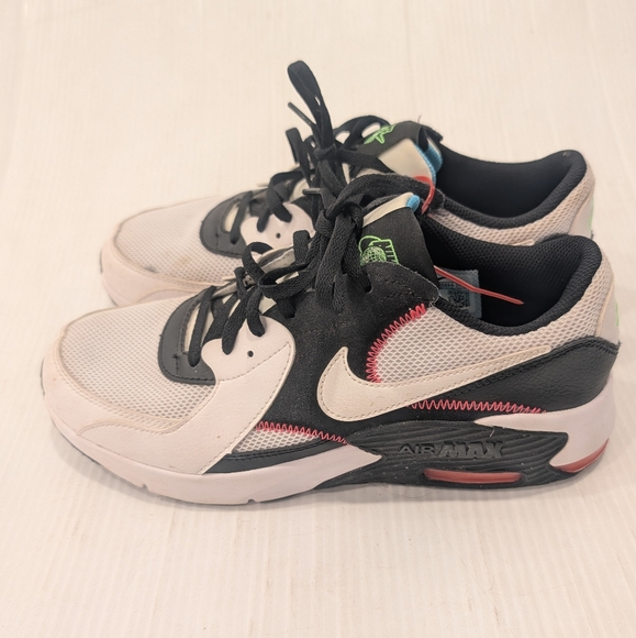 NIKE Air Max Excee Youth Kids Sneakers Black White Flash Crimson Shoes Size 6.5 - Picture 5 of 11